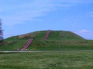 [Monks Mound in July.JPG]